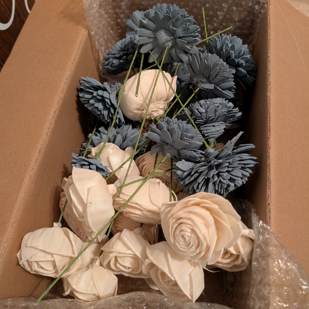 Natural Beige Decorative Flowers - Picture 2 of 4